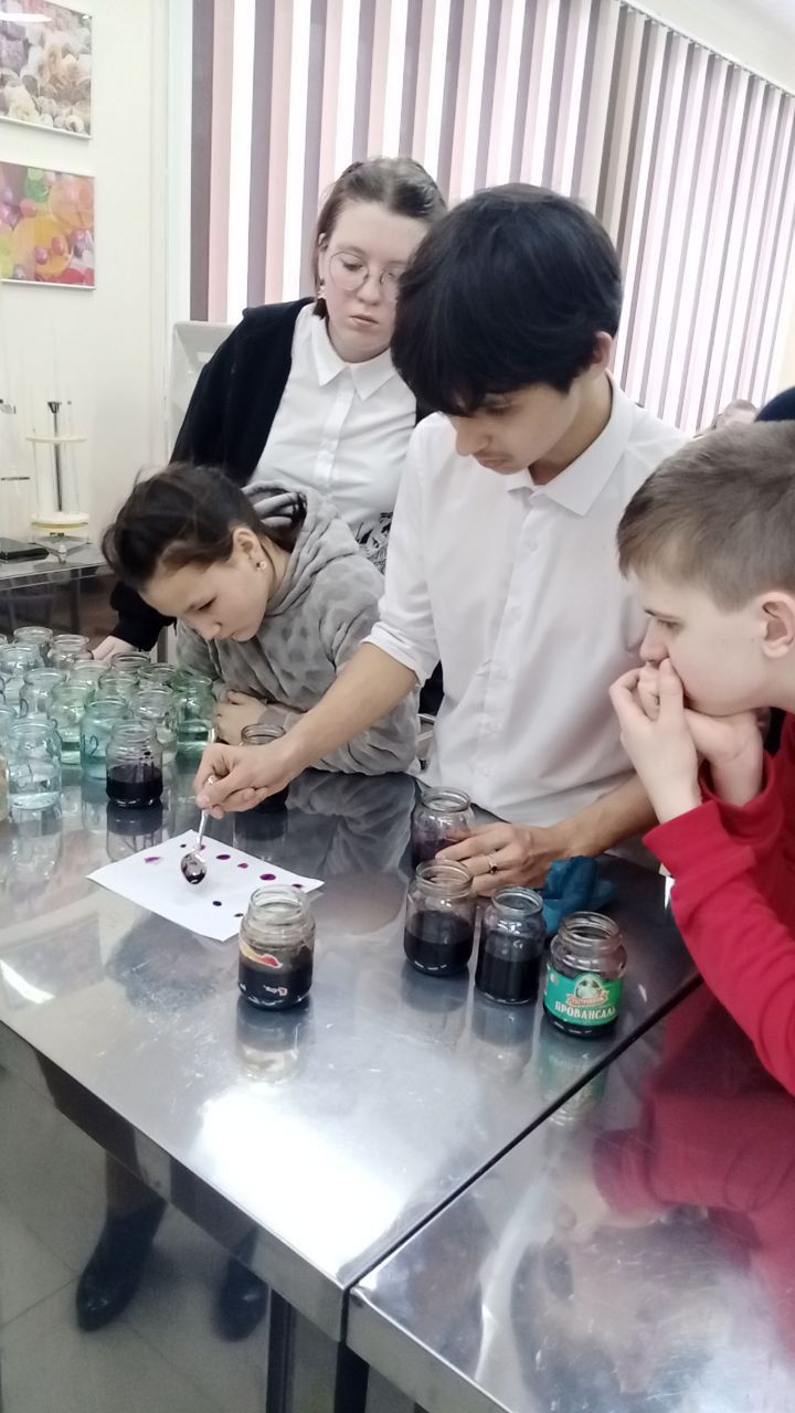 Занятие учеников Агрокласса по направлению Здоровое питание на базе Красноярского аграрного университета.