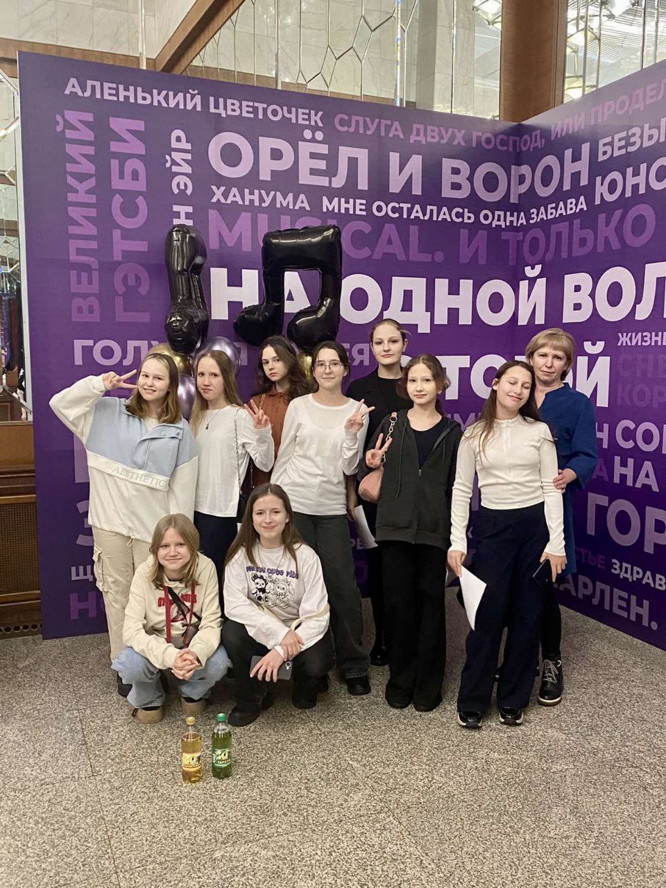 Посещение спектакля  Ночь перед Рождеством в Красноярском музыкальном театре ( 6 Б класс ).
